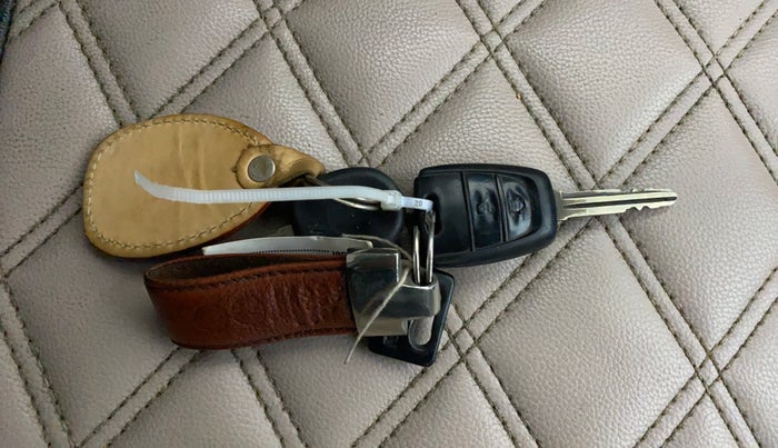 2015 Hyundai Grand i10 SPORTZ 1.2 KAPPA VTVT, Petrol, Manual, 70,966 km, Key Close Up