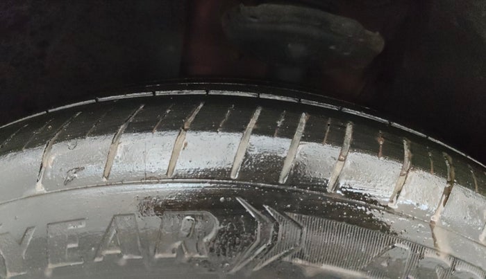 2022 Volkswagen TAIGUN TOPLINE 1.0 TSI MT, Petrol, Manual, 76,808 km, Left Front Tyre Tread