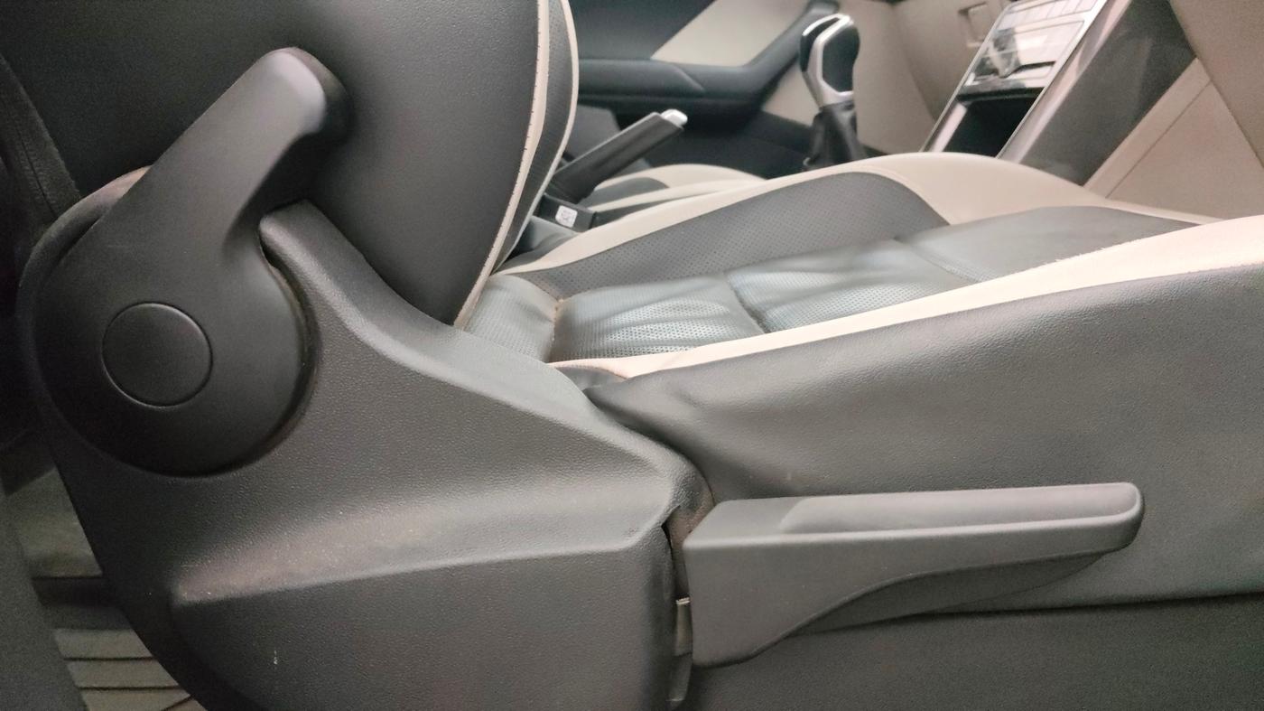 2022 Volkswagen TAIGUN TOPLINE 1.0 TSI MT, Petrol, Manual, 76,831 km, Driver Side Adjustment Panel