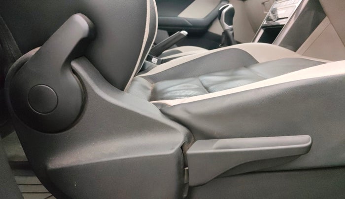 2022 Volkswagen TAIGUN TOPLINE 1.0 TSI MT, Petrol, Manual, 76,808 km, Driver Side Adjustment Panel