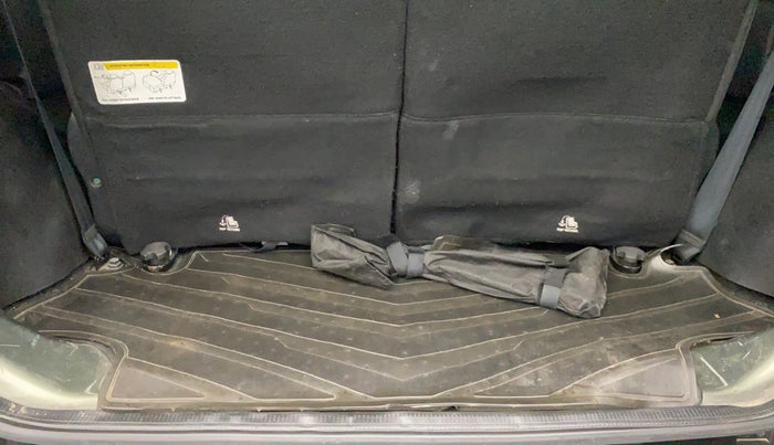 2021 Mahindra Thar LX PETROL HT 4WD AT, Petrol, Automatic, 81,634 km, Boot Inside