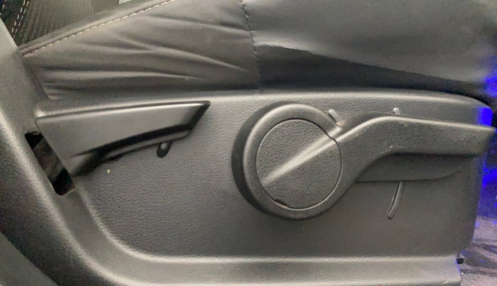 2021 Mahindra Thar LX PETROL HT 4WD AT, Petrol, Automatic, 81,634 km, Driver Side Adjustment Panel