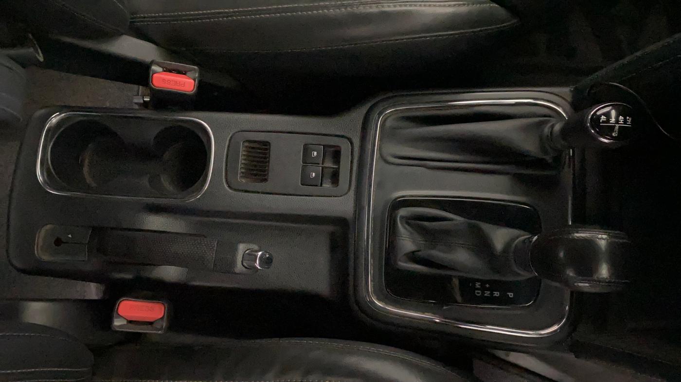 2021 Mahindra Thar LX PETROL HT 4WD AT, Petrol, Automatic, 81,634 km, Gear Lever