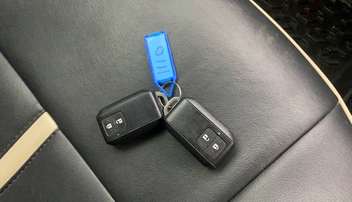 2023 Toyota Glanza V, Petrol, Manual, 21,286 km, Key Close Up