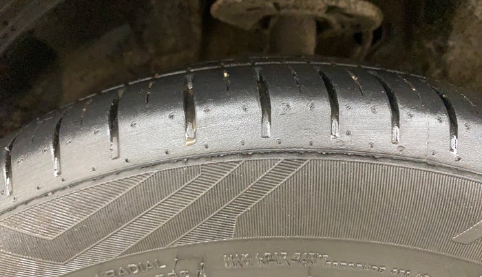 2023 Toyota Glanza V, Petrol, Manual, 21,286 km, Left Front Tyre Tread