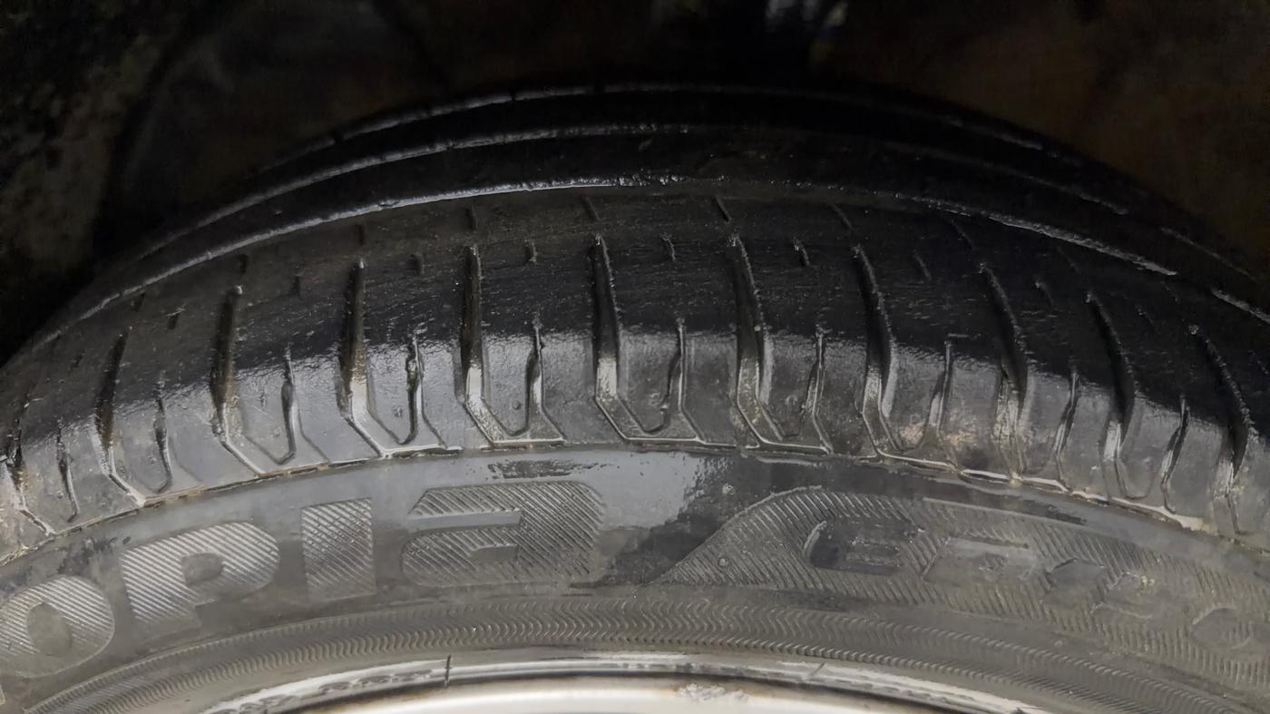 2022 Maruti Swift ZXI AMT, Petrol, Automatic, 64,921 km, Left Front Tyre Tread