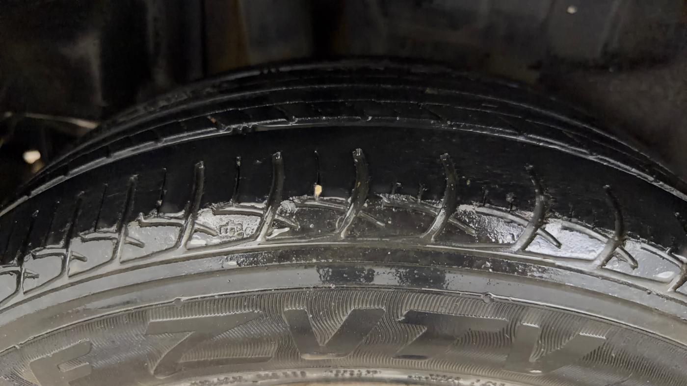 2022 Maruti Swift ZXI AMT, Petrol, Automatic, 64,921 km, Right Rear Tyre Tread