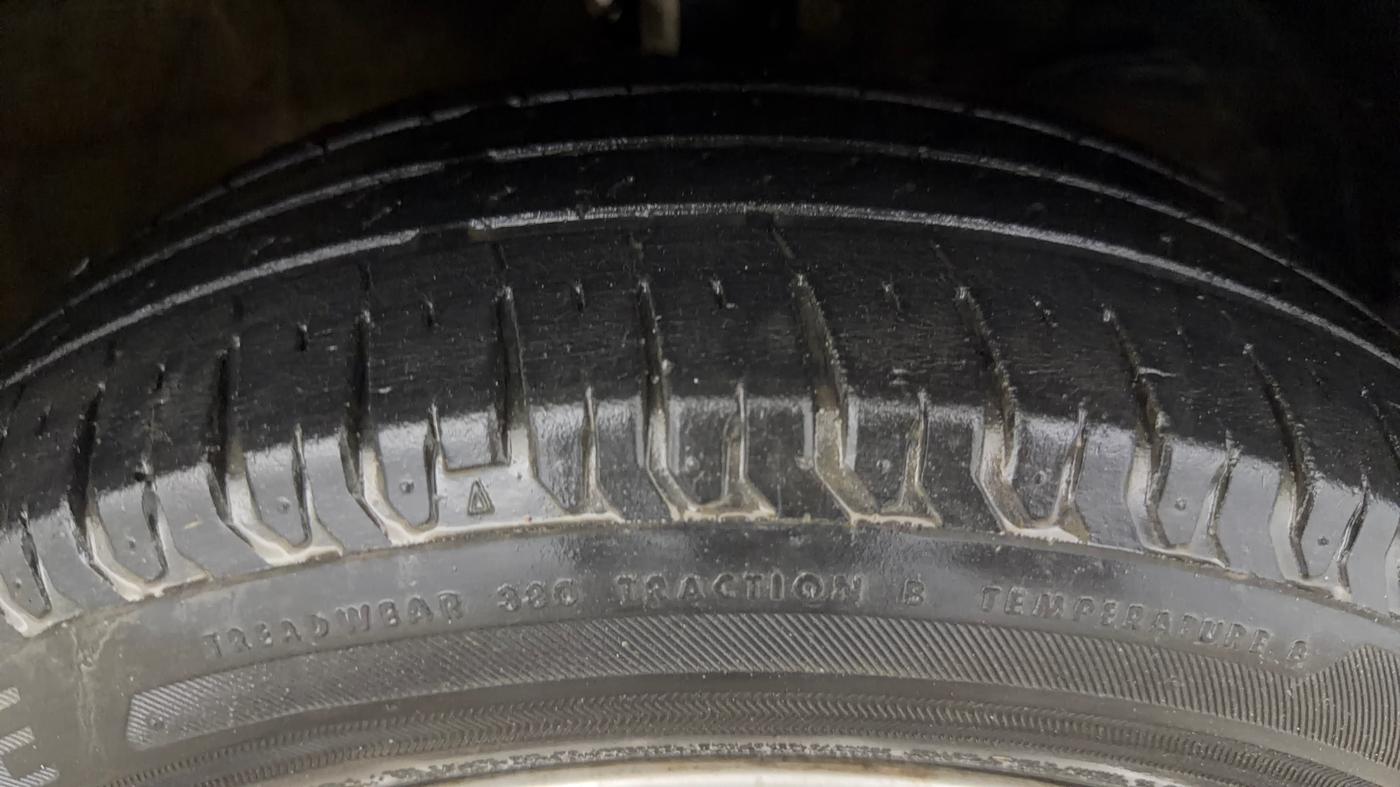 2022 Maruti Swift ZXI AMT, Petrol, Automatic, 64,921 km, Right Front Tyre Tread