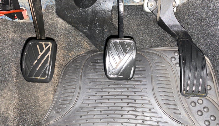 2014 Maruti Swift VXI, Petrol, Manual, 1,43,058 km, Pedals