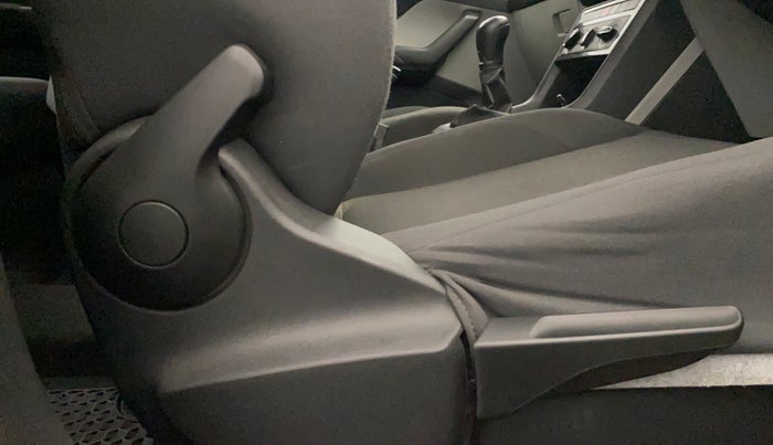 2025 Skoda KUSHAQ ACTIVE 1.0L TSI MT, Petrol, Manual, 33,755 km, Driver Side Adjustment Panel