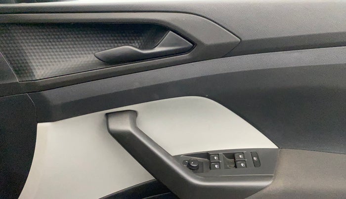 2025 Skoda KUSHAQ ACTIVE 1.0L TSI MT, Petrol, Manual, 33,755 km, Driver Side Door Panels Control