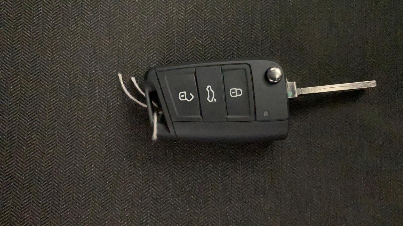 2025 Skoda KUSHAQ ACTIVE 1.0L TSI MT, Petrol, Manual, 33,755 km, Key Close Up