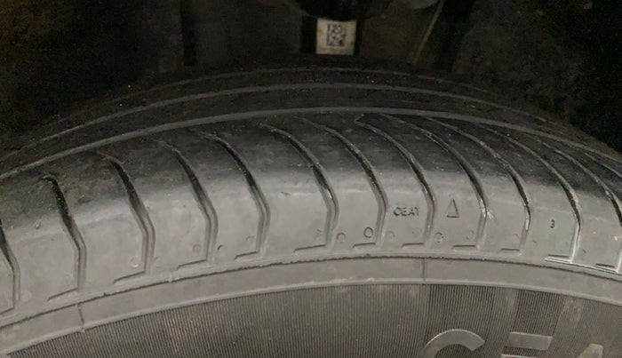 2025 Skoda KUSHAQ ACTIVE 1.0L TSI MT, Petrol, Manual, 33,755 km, Left Front Tyre Tread