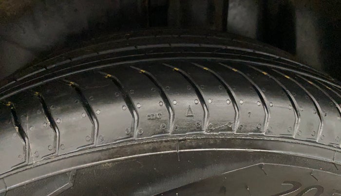 2025 Skoda KUSHAQ ACTIVE 1.0L TSI MT, Petrol, Manual, 33,755 km, Left Rear Tyre Tread