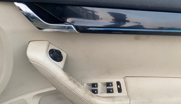 2018 Skoda Octavia L&K 1.8 TSI AT, Petrol, Automatic, 52,736 km, Driver Side Door Panels Control