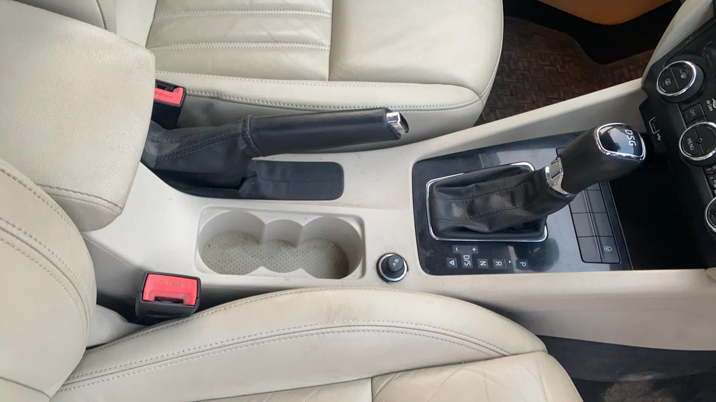 2018 Skoda Octavia L&K 1.8 TSI AT, Petrol, Automatic, 52,698 km, Gear Lever