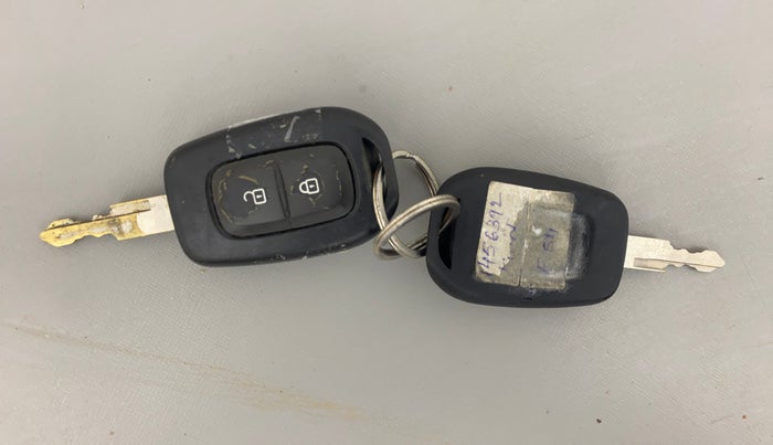 2017 Renault Kwid RXT 1.0 AMT, Petrol, Automatic, 74,551 km, Key Close Up