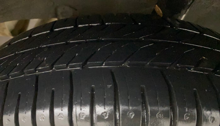 2017 Renault Kwid RXT 1.0 AMT, Petrol, Automatic, 74,551 km, Left Rear Tyre Tread