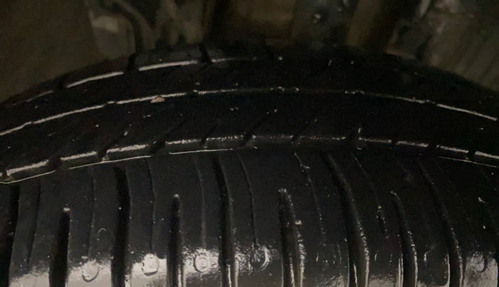 2017 Renault Kwid RXT 1.0 AMT, Petrol, Automatic, 74,551 km, Right Front Tyre Tread