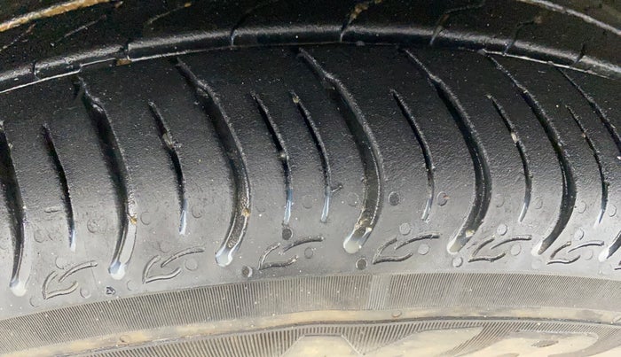 2017 Tata Tiago XZ PETROL, Petrol, Manual, 1,22,932 km, Left Front Tyre Tread