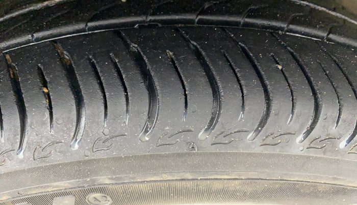 2017 Tata Tiago XZ PETROL, Petrol, Manual, 1,22,932 km, Right Front Tyre Tread
