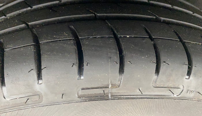 2017 Tata Tiago XZ PETROL, Petrol, Manual, 1,22,932 km, Right Rear Tyre Tread
