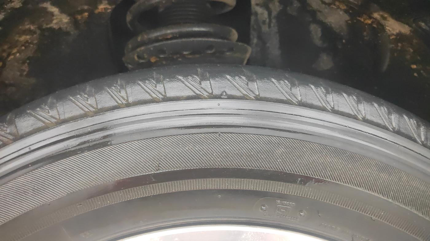 2021 Tata Safari XZA PLUS, Diesel, Automatic, 1,29,005 km, Right Front Tyre Tread