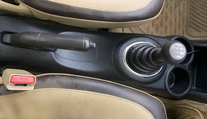 2013 Honda Amaze 1.5L I-DTEC S, Diesel, Manual, 85,835 km, Gear Lever