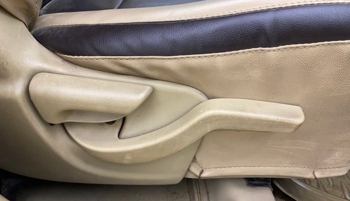 2013 Honda Amaze 1.5L I-DTEC S, Diesel, Manual, 85,835 km, Driver Side Adjustment Panel