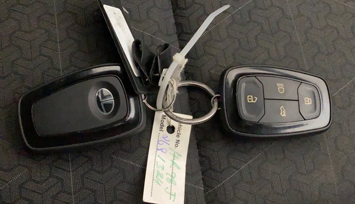 2023 Tata PUNCH CREATIVE  AMT, Petrol, Automatic, 37,844 km, Key Close Up