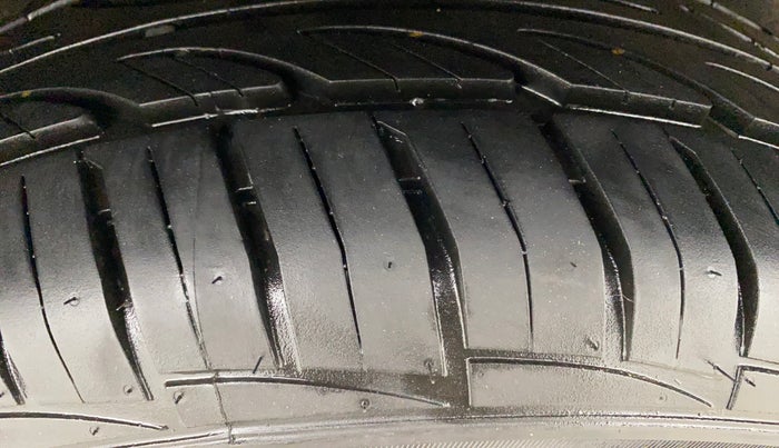 2014 Ford Ecosport TREND 1.5L DIESEL, Diesel, Manual, 1,15,850 km, Right Rear Tyre Tread