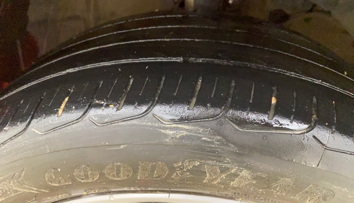 2018 Maruti Baleno ZETA PETROL 1.2, Petrol, Manual, 1,25,971 km, Right Front Tyre Tread