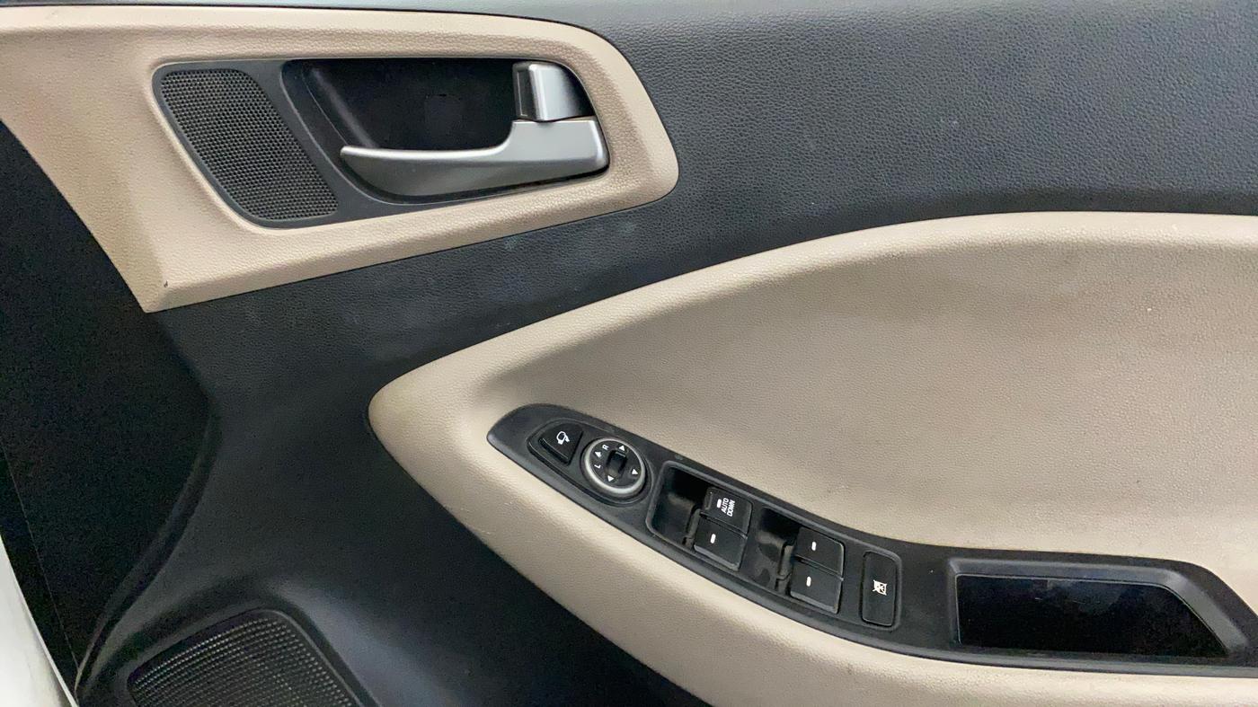 2018 Hyundai Elite i20 ASTA 1.2, Petrol, Manual, 72,554 km, Driver Side Door Panels Control