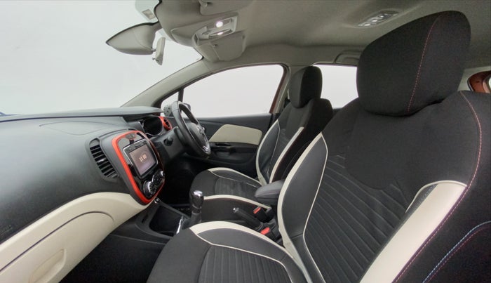 2017 Renault Captur RXT DIESEL MT, Diesel, Manual, 34,690 km, Right Side Front Door Cabin