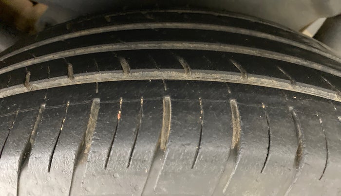 2017 Renault Captur RXT DIESEL MT, Diesel, Manual, 34,690 km, Right Rear Tyre Tread