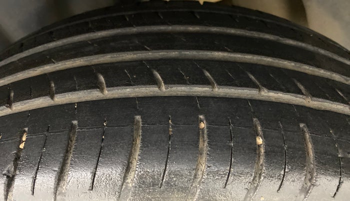 2017 Renault Captur RXT DIESEL MT, Diesel, Manual, 34,690 km, Left Rear Tyre Tread