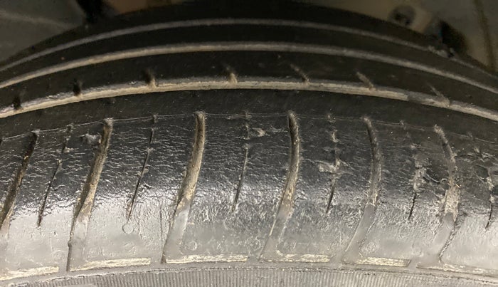 2017 Renault Captur RXT DIESEL MT, Diesel, Manual, 34,690 km, Right Front Tyre Tread