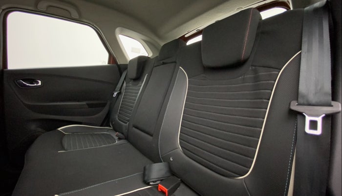 2017 Renault Captur RXT DIESEL MT, Diesel, Manual, 34,690 km, Right Side Rear Door Cabin