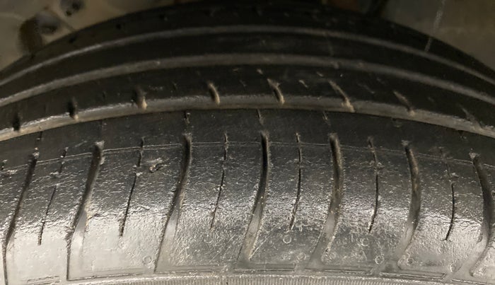 2017 Renault Captur RXT DIESEL MT, Diesel, Manual, 34,690 km, Left Front Tyre Tread