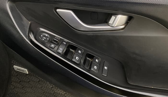 2022 Hyundai Creta SX (O) 1.4 TURBO DCT, Petrol, Automatic, 1,26,161 km, Driver Side Door Panels Control