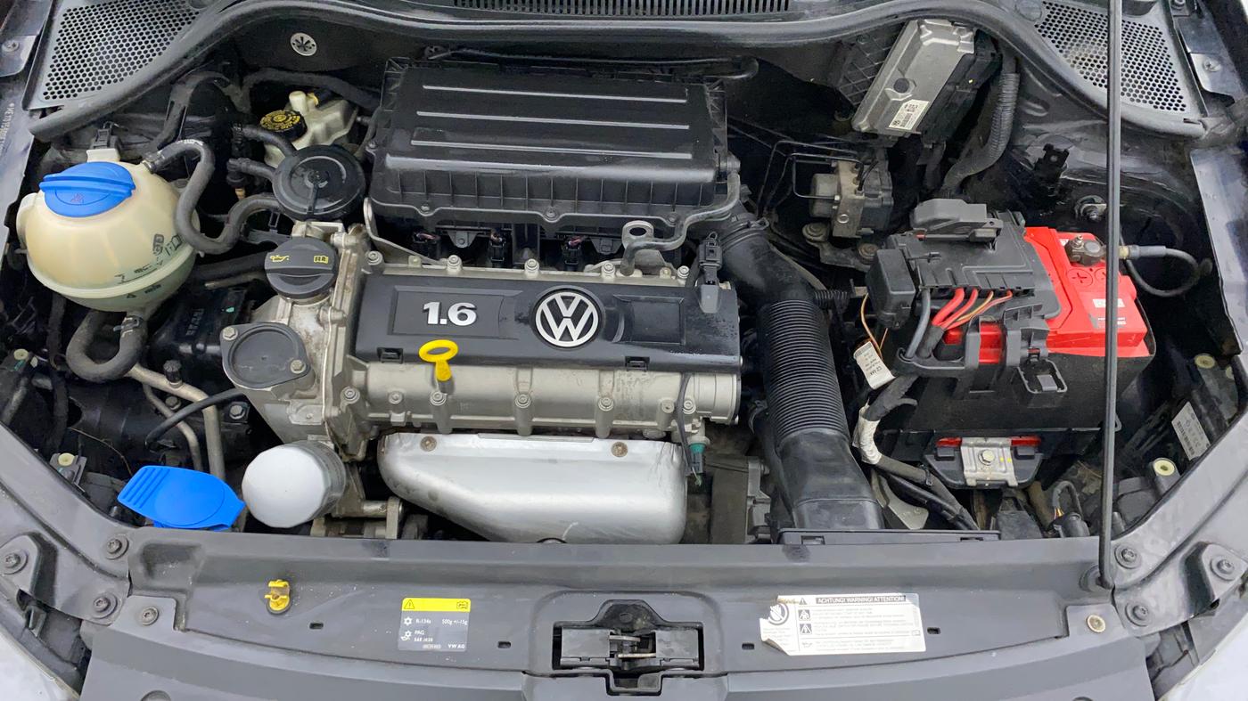 2015 Volkswagen Vento HIGHLINE 1.6 MPI, Petrol, Manual, 1,16,325 km, Open Bonet