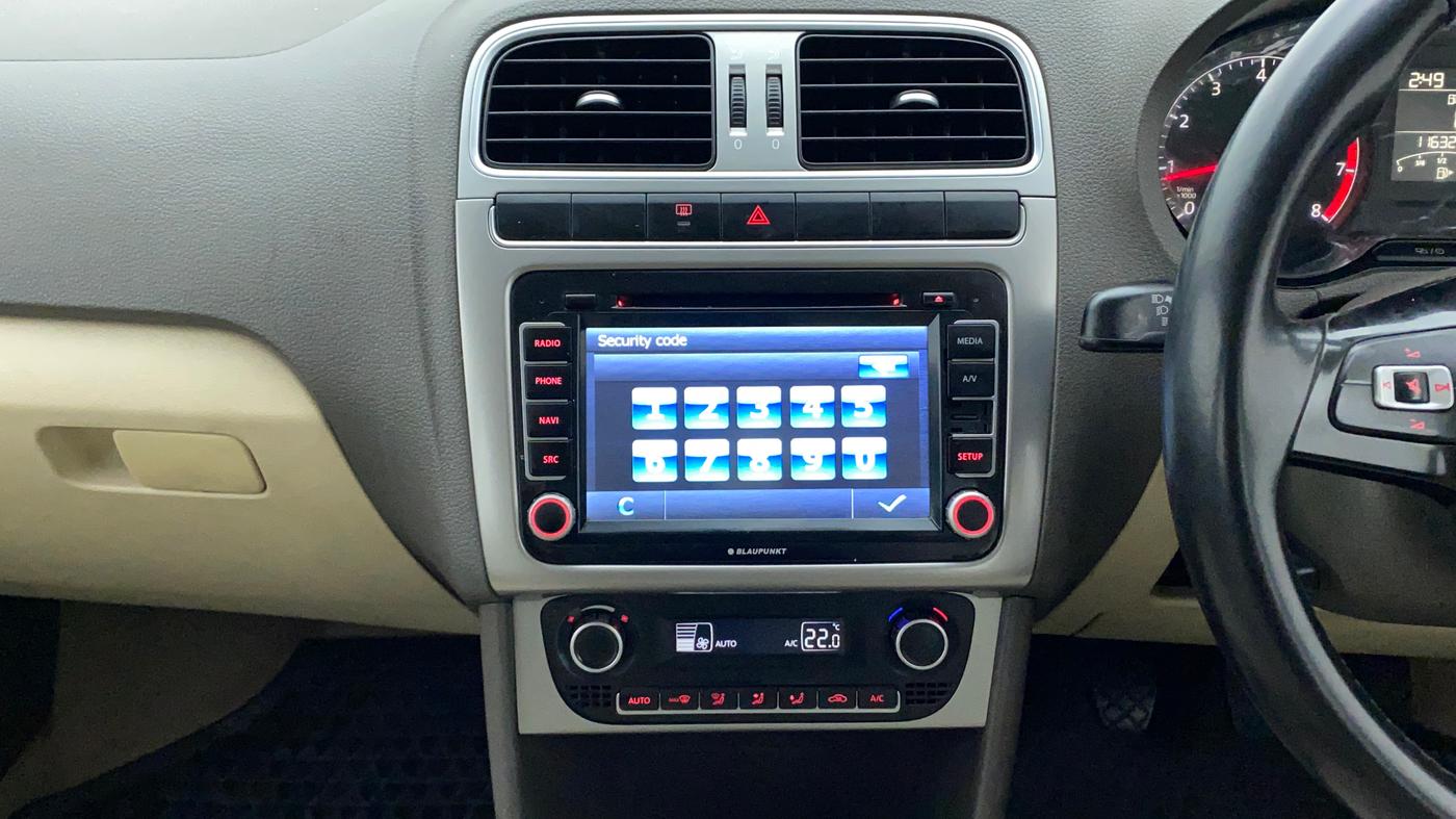 2015 Volkswagen Vento HIGHLINE 1.6 MPI, Petrol, Manual, 1,16,325 km, Air Conditioner