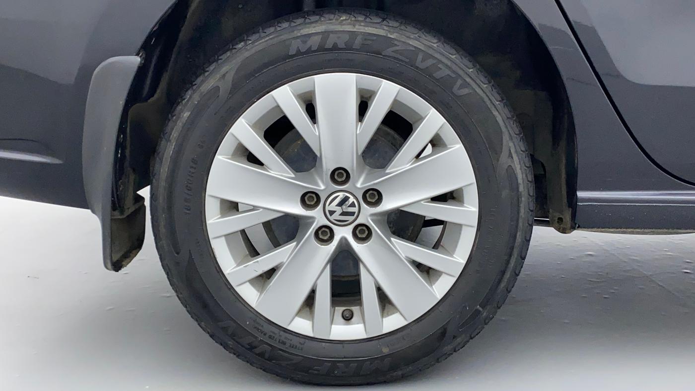 2015 Volkswagen Vento HIGHLINE 1.6 MPI, Petrol, Manual, 1,16,325 km, Right Rear Wheel