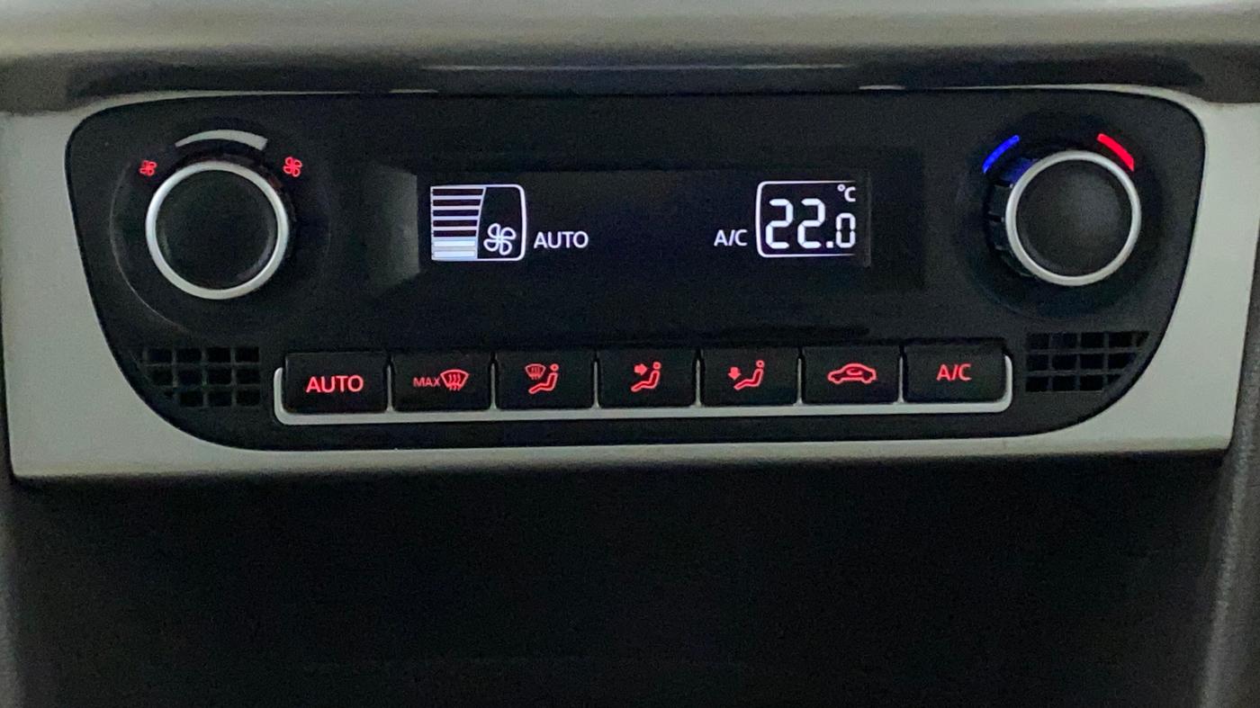 2015 Volkswagen Vento HIGHLINE 1.6 MPI, Petrol, Manual, 1,16,325 km, Automatic Climate Control