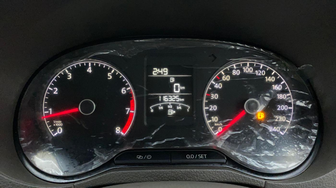 2015 Volkswagen Vento HIGHLINE 1.6 MPI, Petrol, Manual, 1,16,325 km, Odometer Image