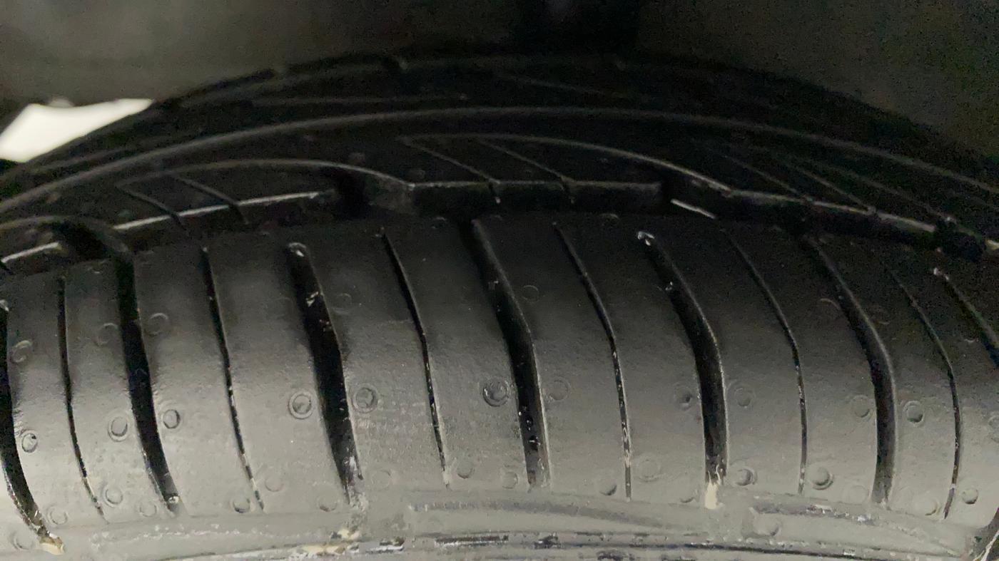 2014 Hyundai Eon ERA +, Petrol, Manual, 54,328 km, Left Front Tyre Tread