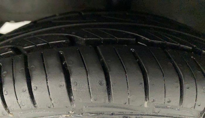 2014 Hyundai Eon ERA +, Petrol, Manual, 54,328 km, Left Front Tyre Tread