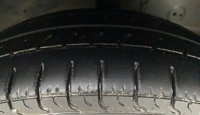 2014 Hyundai Eon ERA +, Petrol, Manual, 54,328 km, Right Front Tyre Tread