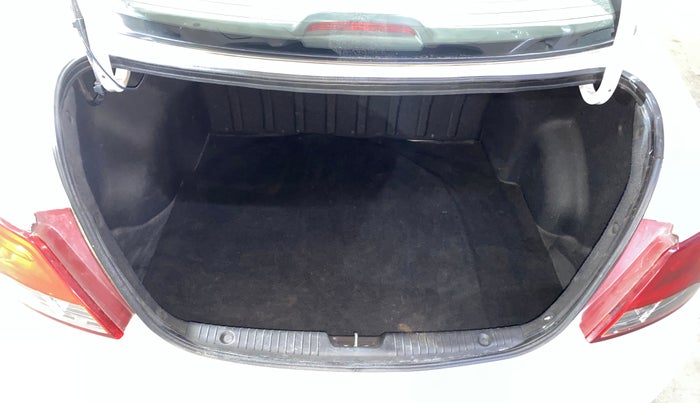 2017 Hyundai Verna 1.6 VTVT SX (O) AT, Petrol, Automatic, 25,039 km, Boot Inside