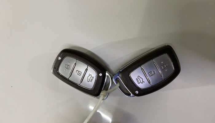 2017 Hyundai Verna 1.6 VTVT SX (O) AT, Petrol, Automatic, 25,039 km, Key Close Up